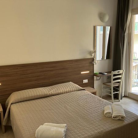 Hotel Bed And Book ريميني المظهر الخارجي الصورة